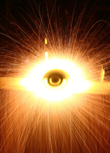 Allsehendes Auge in Gold (?)